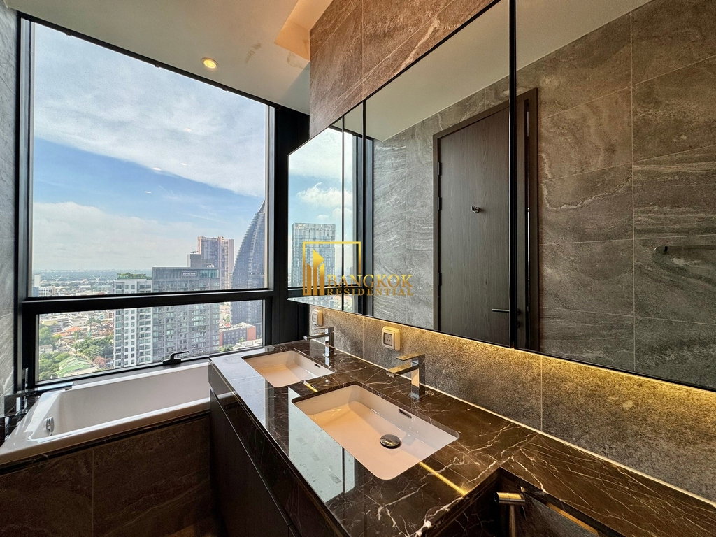 รูป The Esse Sukhumvit 36 | 2 Bedroom Condo in Vibrant Thong Lo - BR19201CD - รูปที่ 11/33
