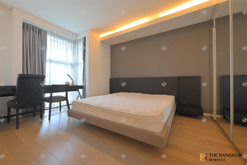 Mode Sukhumvit 61 Comfortable and Ready to Move-in near BTS Ekkamai