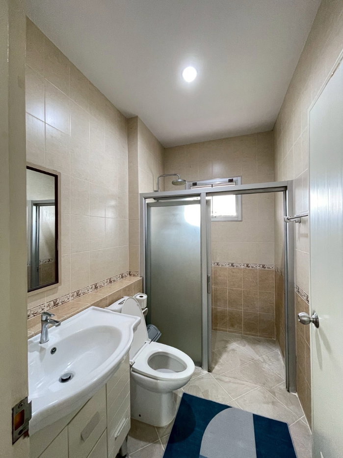 picture Spacious 2-Storey Detached House for Sale - 15/46