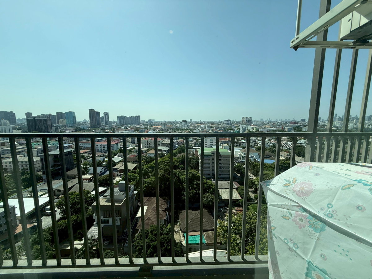 picture For Rent🌿❤️Condo :  C ekkamai  Location： Near BTS ekkamai   Floor : 16  - 14/14