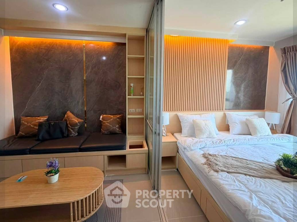 picture 1-BR Condo, Lumpini Seaview Jomtien, High-Floor 19th ð (ID 3143137) - 2/11