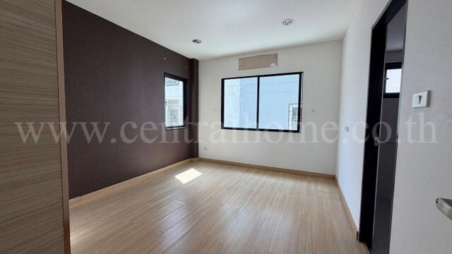 รูป ทาวน์โฮม 3 ชั้น เดอะ ซิมโฟนี่ นวมินทร์ 163 บ้านตัวอย่าง - รูปที่ 14/39