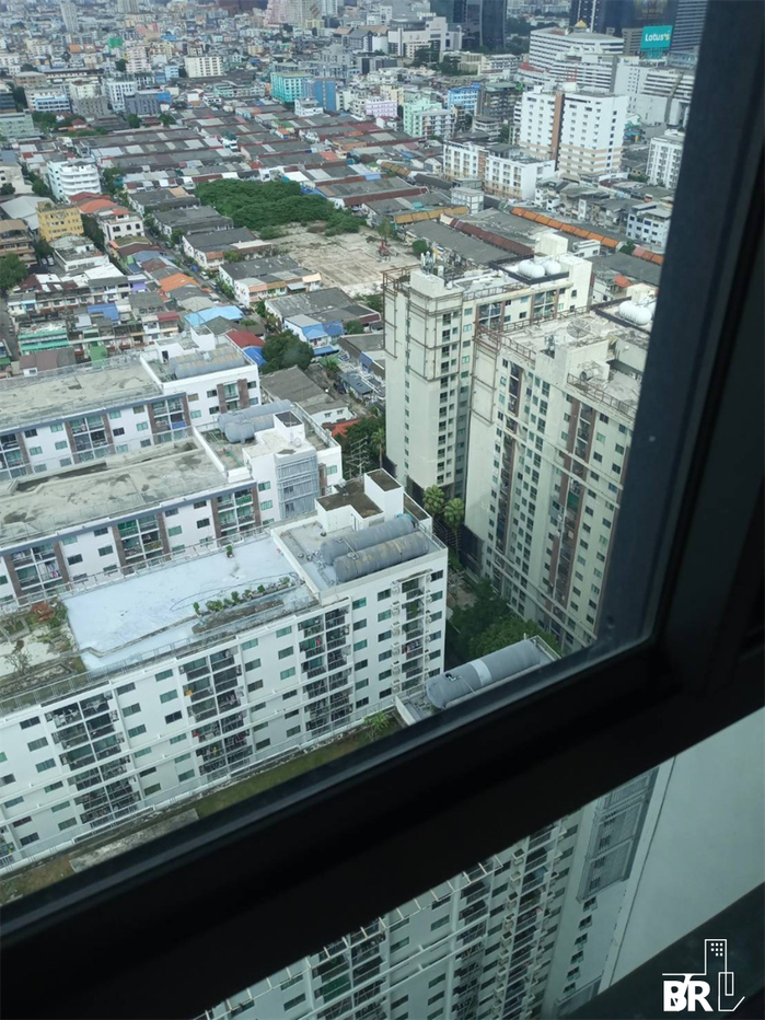 picture A Space I.D. Asoke-Ratchada Location Near Employment, Surrounded by Lifestyles - 1/10