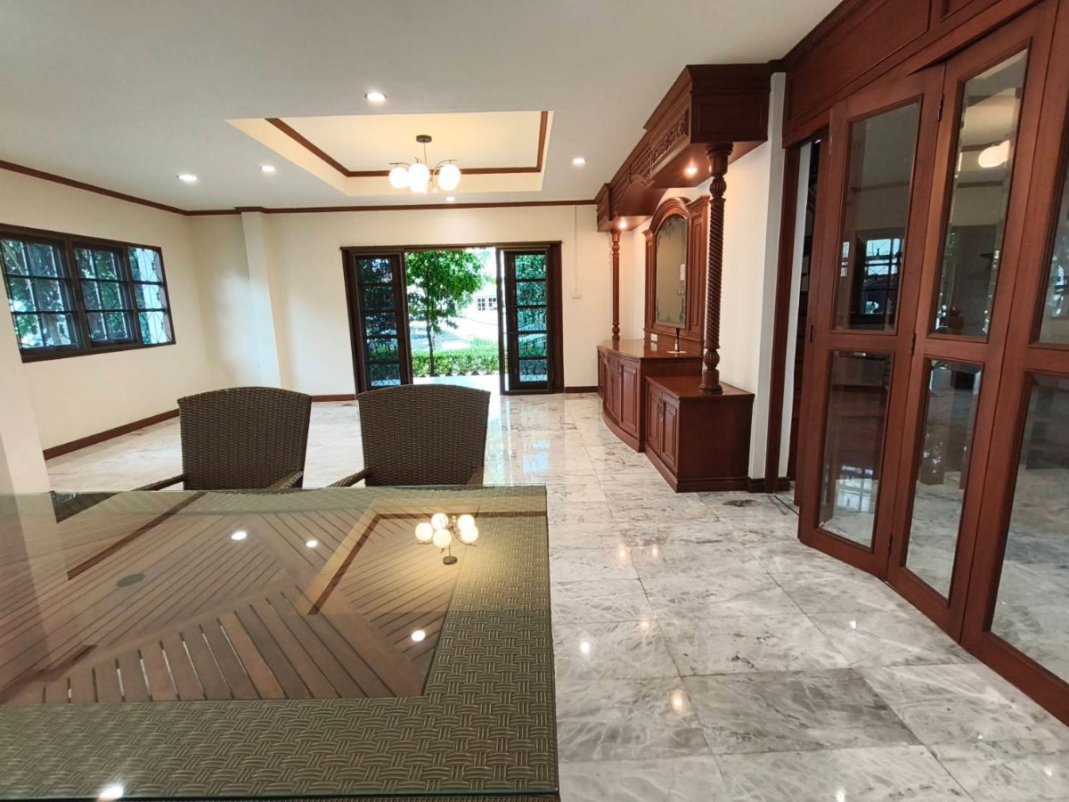 รูป ขายบ้านเดี่ยว หมู่บ้านปรีชาล้ำเพชร รีโนเวทใหม่ ซอยรามคำแหง 76 ที่ดิน 111 ตารางวา  3 ห้องนอนใหญ่  3 ห้องน้ำใหญ่   จอดรถในบ้าน 4 คัน  หน้าบ้าน 4 คัน - รูปที่ 26/33