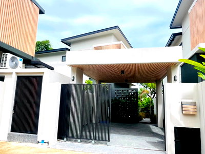 เช่าบ้านเดี่ยว กาดฝรั่ง วิลเลจ  : 🏡🏊‍♂️ ให้เช่า Luxury Pool Villa 2 ชั้น สไตล์ Modern พร้อมสระว่ายน้ำส่วนตัว  #AHD-V0136