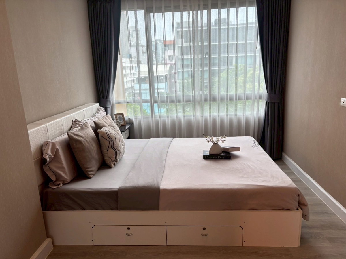รูป P696 ให้เช่าคอนโด Metro luxe Ratchada (เมโทร ลักซ์ รัชดา) ห้องสวยมาก เฟอร์ครบ มีเครื่องซักผ้า พร้อมเข้าอยู่ - รูปที่ 4/15