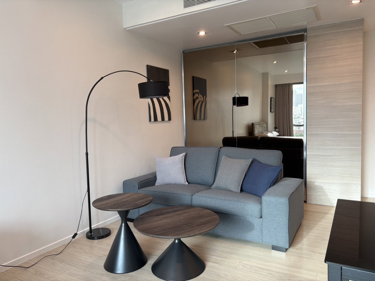 รูป The Room Sukhumvit 21 | The Room Sukhumvit 21 | 1 BR Modern Renovated Unit | Near BTS Asoke, MRT Sukhumvit & SWU - รูปที่ 3/8