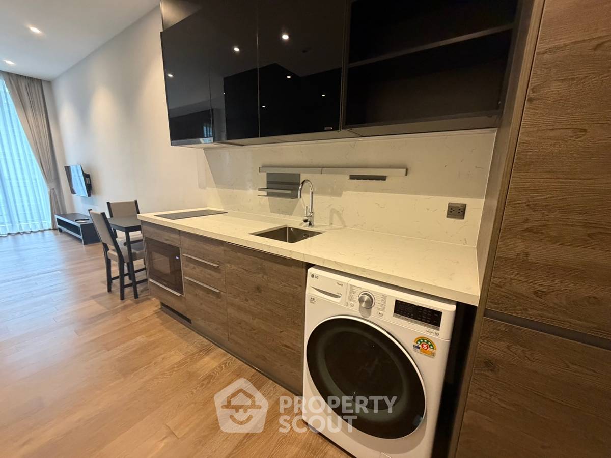 picture 1-BR Condo For Sale At Muniq Langsuan, Near BTS Ratchadamri (ID 2468396) - 3/17
