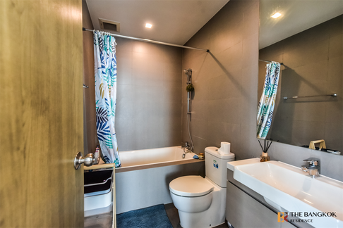 Noble ReD Easy Start with a City Dweller Lifestyle near BTS Ari