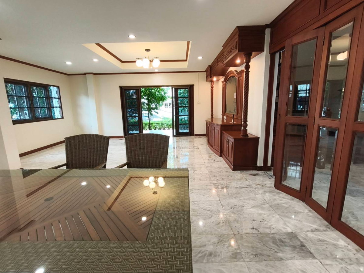 รูป ขายบ้านเดี่ยว หมู่บ้านปรีชาล้ำเพชร รีโนเวทใหม่ ซอยรามคำแหง 76 ที่ดิน 111 ตารางวา  3 ห้องนอนใหญ่  3 ห้องน้ำใหญ่   จอดรถในบ้าน 4 คัน  หน้าบ้าน 4 คัน - รูปที่ 27/33