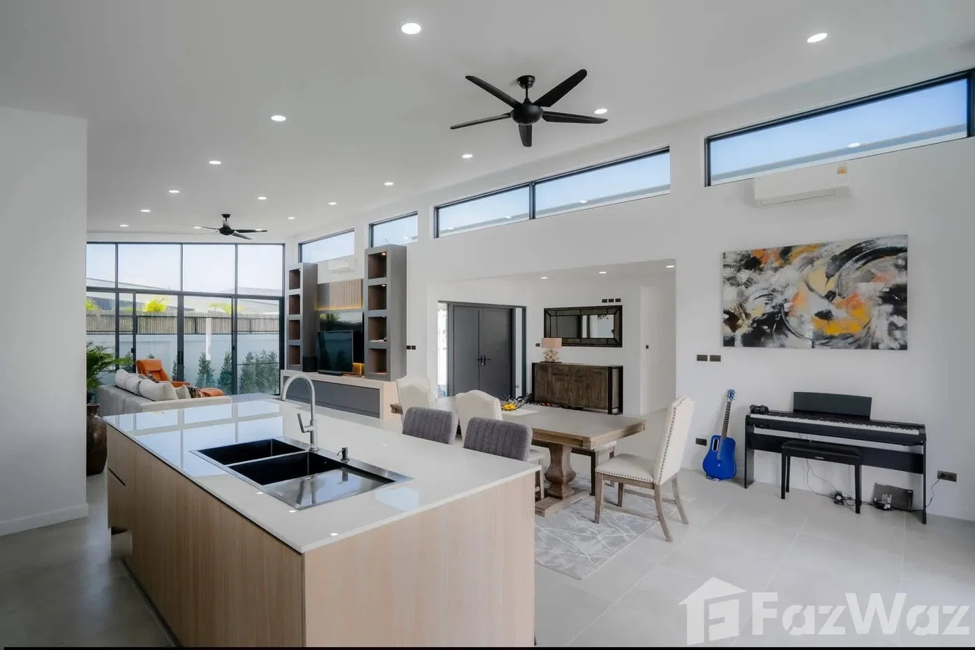 picture Modern House with Pool on large Plot 6452753 - 25/27
