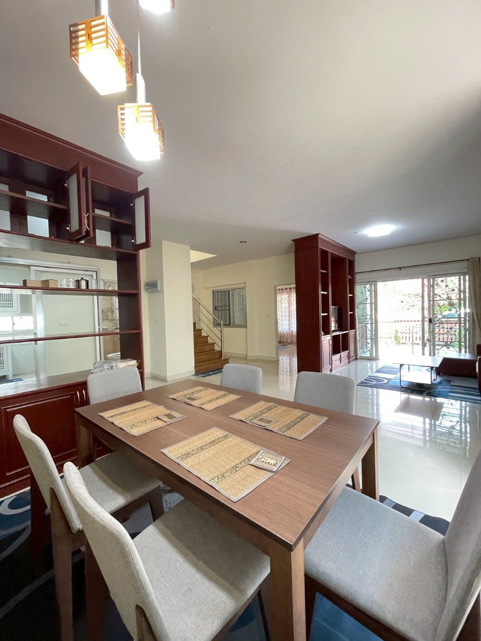 picture Spacious 2-Storey Detached House for Sale - 34/46