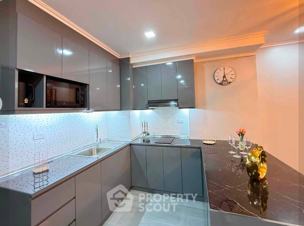 picture 2-BR Condo 96 Sqm For Sale View Talay 5 Jomtien Beach (ID 3143040) - 2/11