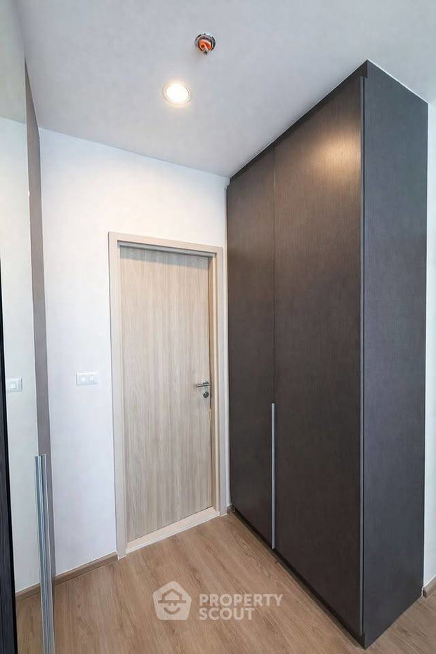 picture 1-BR Condo At Nue District R9, 200m To MRT Phra Ram 9 (ID 3142482) - 7/11