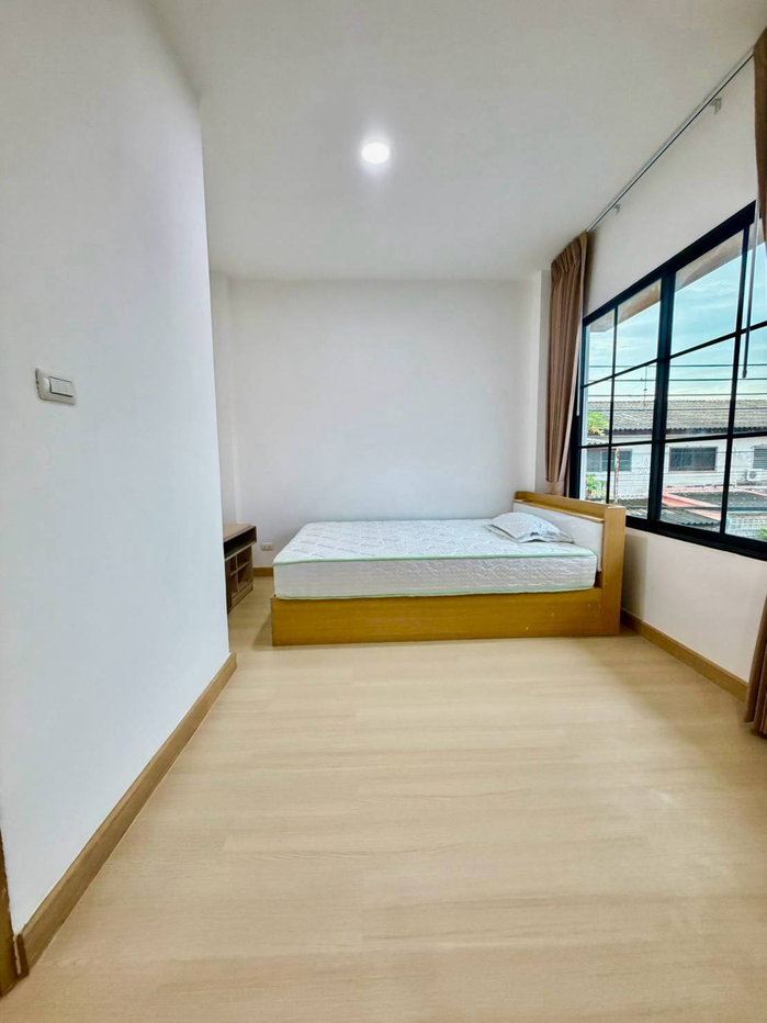 รูป บ้านหลังมุม ทำเลดี ใกล้รถไฟฟ้าสายสีชมพู หมู่บ้านพนาสนธิ์ ถ.นิมิตรใหม่ แขวงมีนบุรี เขตมีนบุรี ใกล้ตลาดมีนบุรี - รูปที่ 18/21