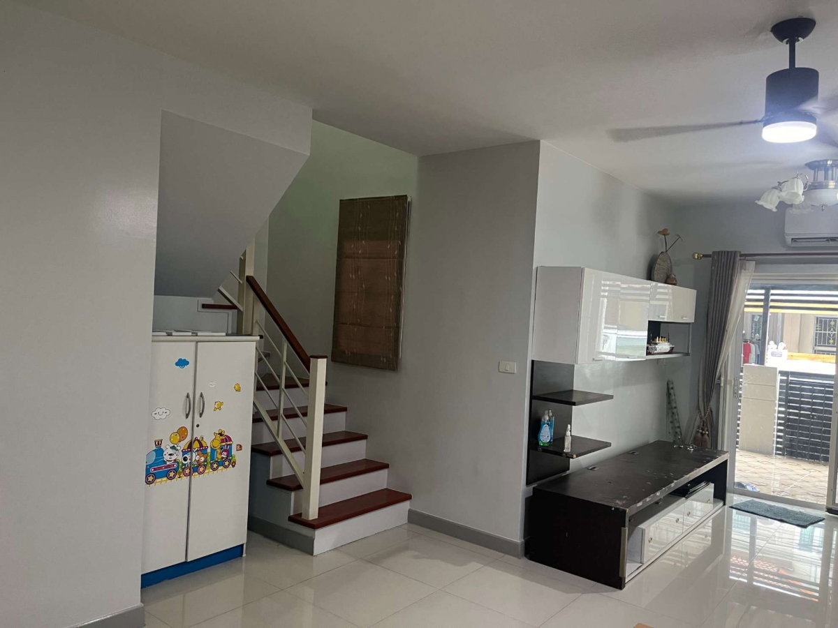 picture Townhome 3 bedrooms with furniture, 3 air conditioners, refrigerator, microwave oven, ready-made kitchen, dining table, work desk. - 3/16