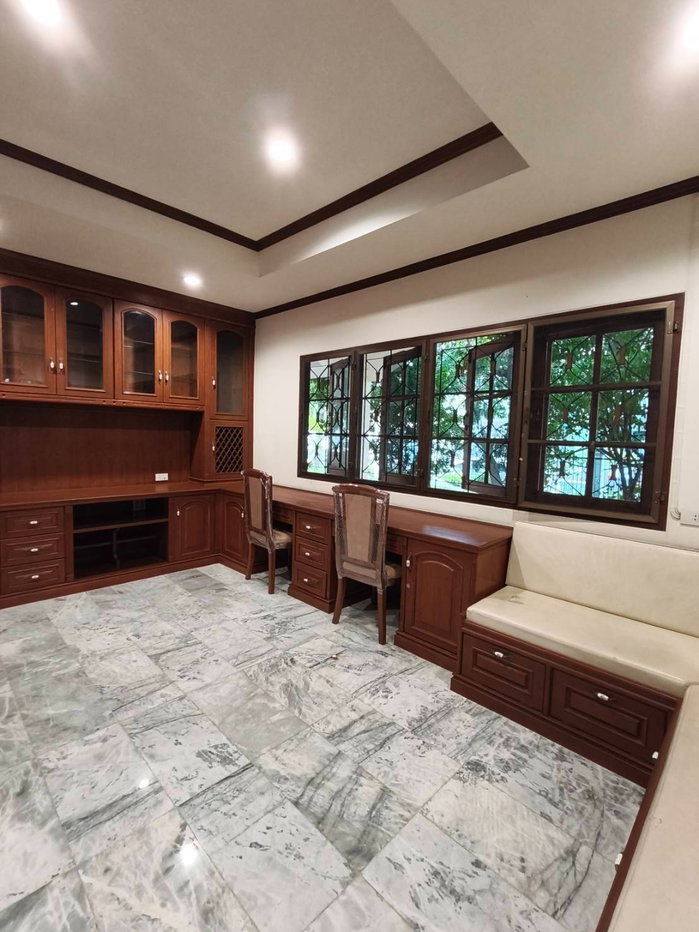 รูป ขายบ้านเดี่ยว หมู่บ้านปรีชาล้ำเพชร รีโนเวทใหม่ ซอยรามคำแหง 76 ที่ดิน 111 ตารางวา  3 ห้องนอนใหญ่  3 ห้องน้ำใหญ่   จอดรถในบ้าน 4 คัน  หน้าบ้าน 4 คัน - รูปที่ 14/33