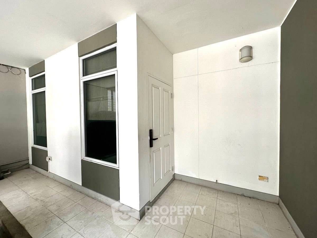 picture Well-Priced 2-BR Condo, 63 Sqm, The Room Ratchada-Ladprao, MRT Ratchadaphisek (ID 2306409) - 6/8