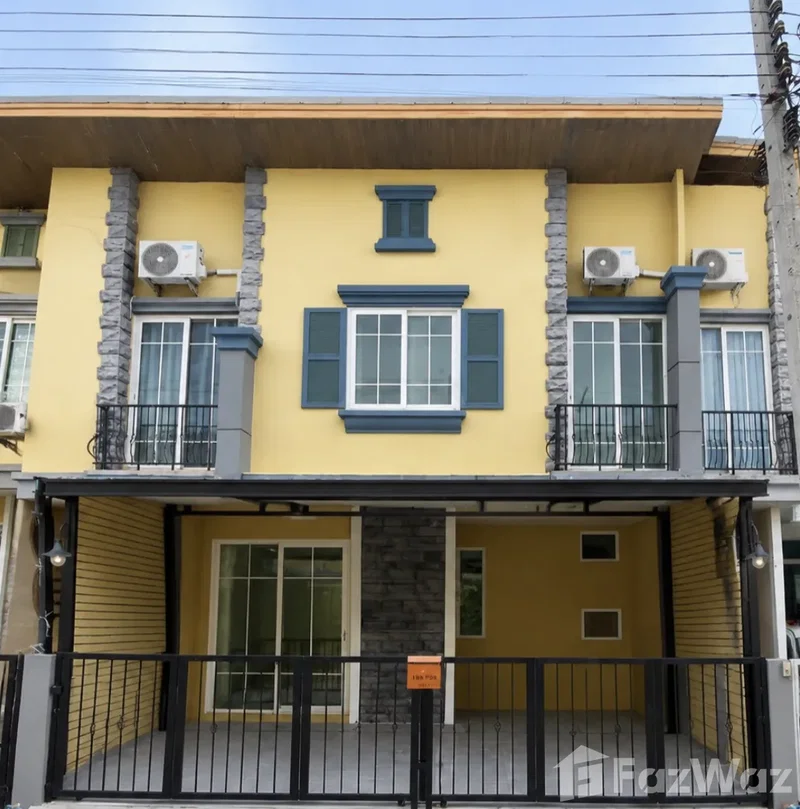 Townhouses for sale : Move-in Ready 4-Bedroom Townhome | Golden Town 2 On Nut – Pa 6636542