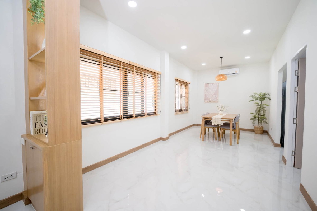 รูป 🏡 ขายด่วน! บ้านใหม่ พร้อมเฟอร์นิเจอร์ ฟรีค่าโอน โครงการกุลพันธ์ 9 หางดง 📞 063-664-9056 - รูปที่ 7/25