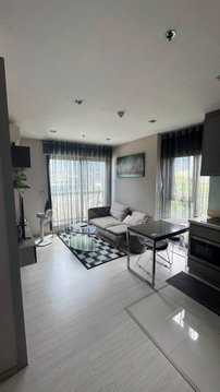 Rhythm Sukhumvit 36-38, beautiful condition as shown on the cover, dark tone, simple, elegant, hotel feel. Kitchen and complete set  Ready to move in