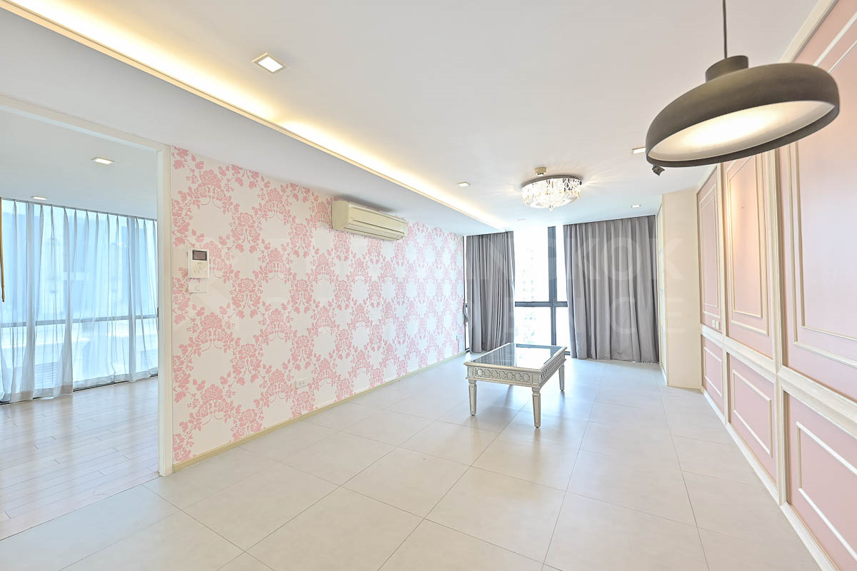 picture Socio Ruamrudee Condo in Great Location, Ready-to-move-in - 8/10