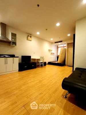 Condos for rent : Well-Priced 1-BR Nusasiri Grand Condominium, 60m To BTS Ekkamai (ID 2012037)