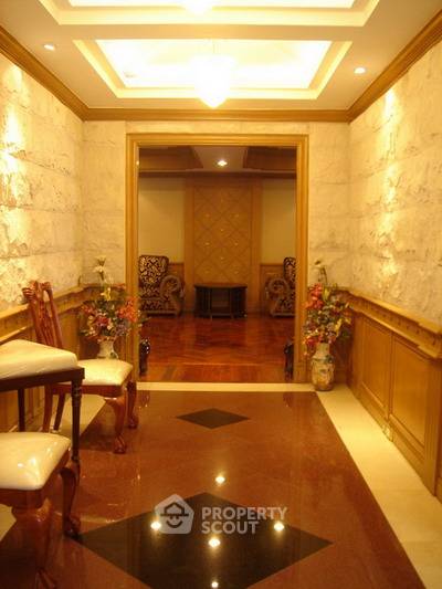 picture 4-BR 364 Sqm On 22nd Floor At Arunroj Tower, Near BTS Asoke (ID 512386) - 4/20