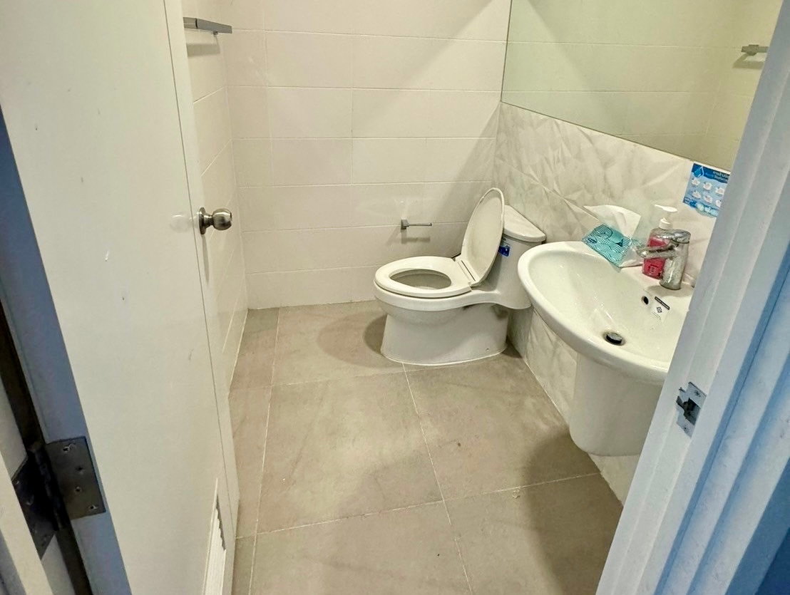 รูป ให้เช่าทาวน์โฮม 3 ชั้น Patio Ramintra–Watcharapol บ้านใหม่ พร้อมอยู่ รองรับทั้งอยู่อาศัย โฮมออฟฟิศ และสำนักงาน ทำเลติดส่วนกลางของโครงการ - รูปที่ 10/26