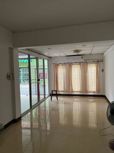 ให้เช่าทาวน์โฮม 4 ห้องนอน 150 ตร.ม. 24 ตร.ว. เขตดินแดง