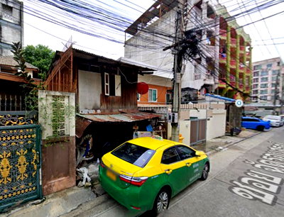 Land for sale Din Daeng : Call : 065-864-4111 Land with existing structures 21 sq.wa Soi Ratchadaphisek 13, Din Daeng