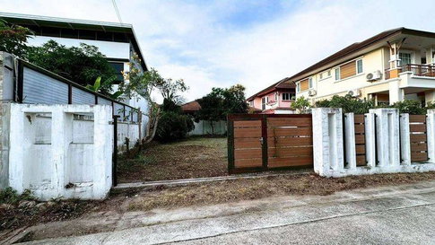 Land for Sale 65.7 Sq.wah in Siam Mantrathara Village, Ban Bueng