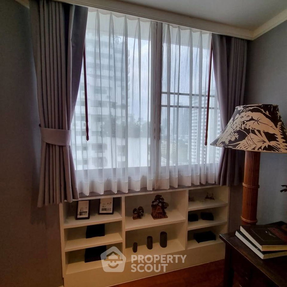 picture 2-BR Condo At Supalai Place Sukhumvit 39 Near BTS Phrom Phong (ID 2968575) - 30/38