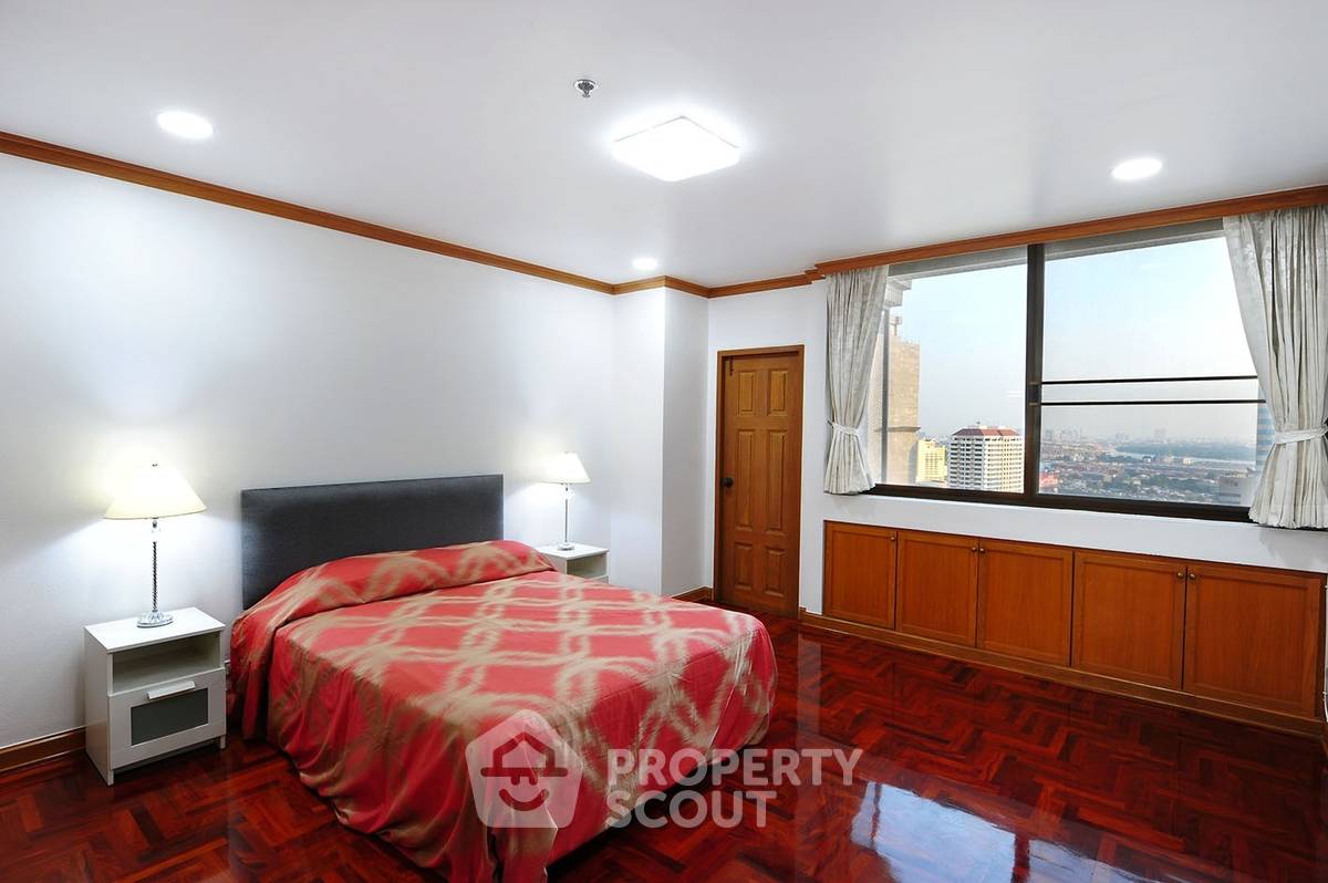 รูป คอนโด 3 ห้องนอน ชั้น 23 ขนาด 316 ตร.ม. ใกล้ BTS ทองหล่อ ที่ Ruamsuk Condominium (ID 510610) - รูปที่ 9/12