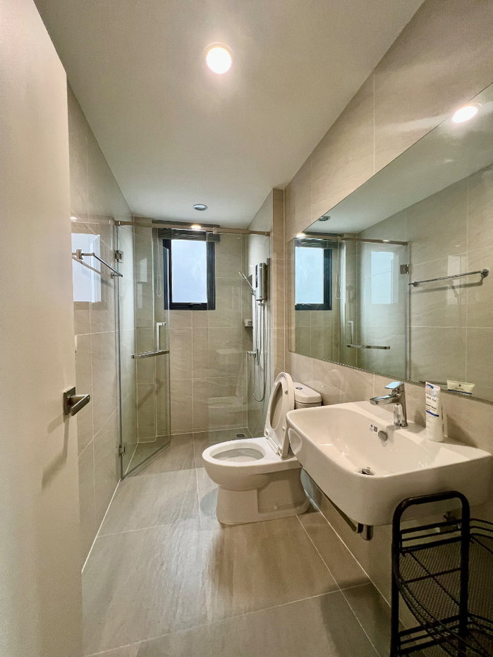 picture Luxury Semi-Detached House for Sale | Baan Klang Muang The Edition Yothin Phatthana | Fully Built-in | Move-in Ready | Exceptional Value - 15/33