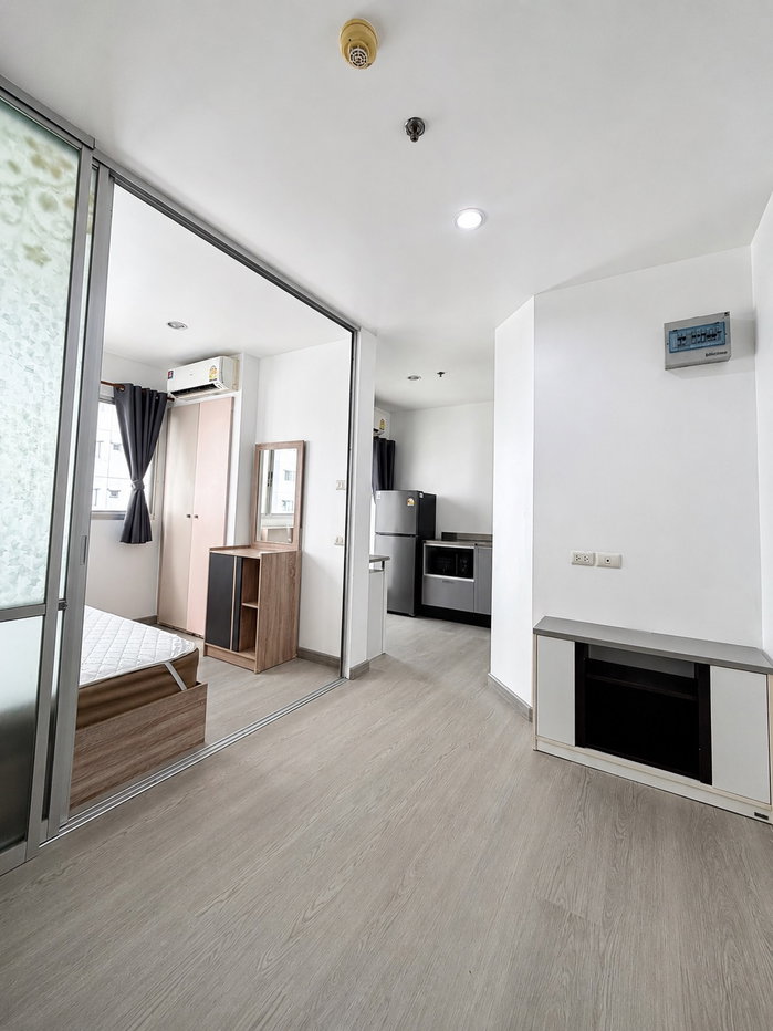 รูป 6500 ห้องรีโนเวท ใหม่ๆ 23ตรม. ทาสี บิ๊กคลีนแล้ว พร้อมอยู่ ที่คอนโดลุมพินี เมกะ บางนา - รูปที่ 4/5