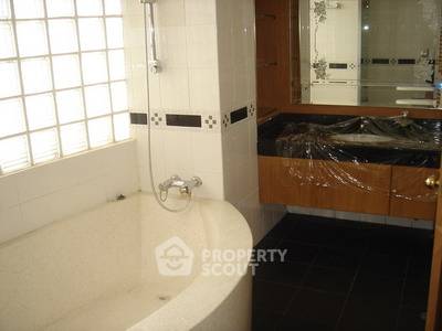 picture 4-BR 364 Sqm On 22nd Floor At Arunroj Tower, Near BTS Asoke (ID 512386) - 13/20