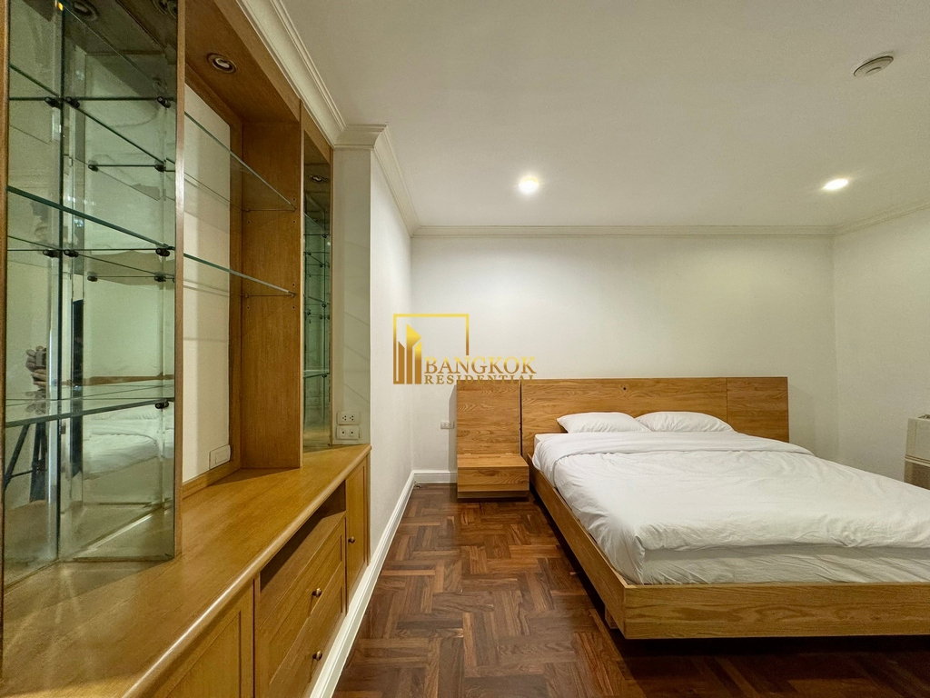 รูป Renovated 3 Bedroom Duplex Apartment in Sukhumvit 31 Area - BR0865AP - รูปที่ 30/48