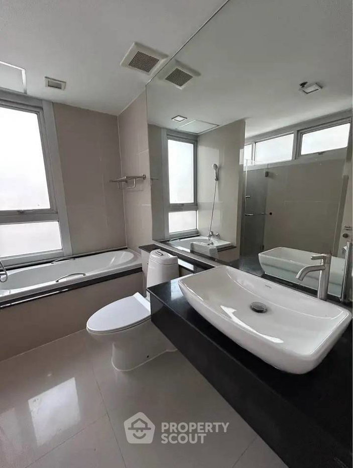 picture 3-BR Condo In Nusasiri Grand Condominium, 60m To BTS Ekkamai (ID 3146145) - 14/16