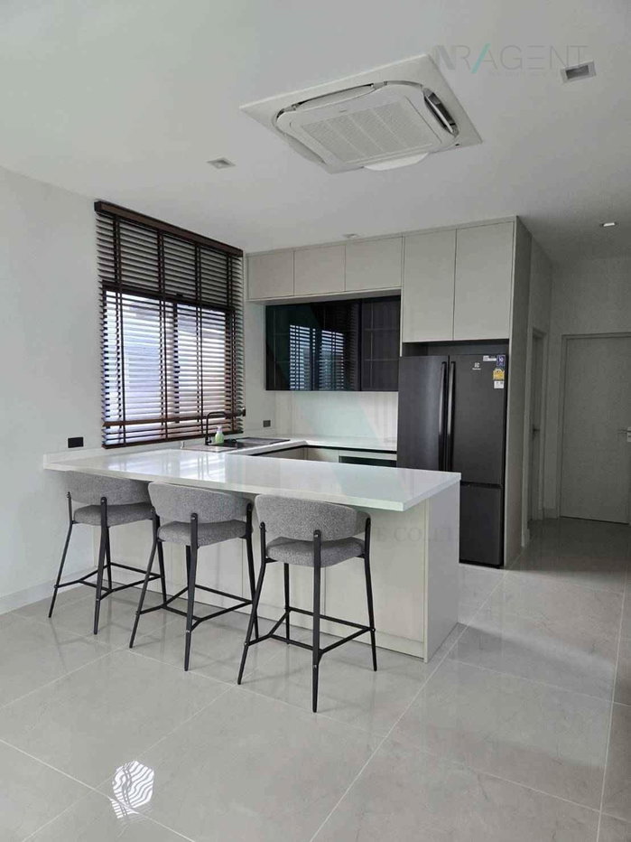 รูป 📌 ให้เช่าบ้านเดี่ยว 2 ชั้น บางกอก บูเลอวาร์ด บางนา กม.5 4 ห้องนอน 5 ห้องน้ำ - รูปที่ 2/8