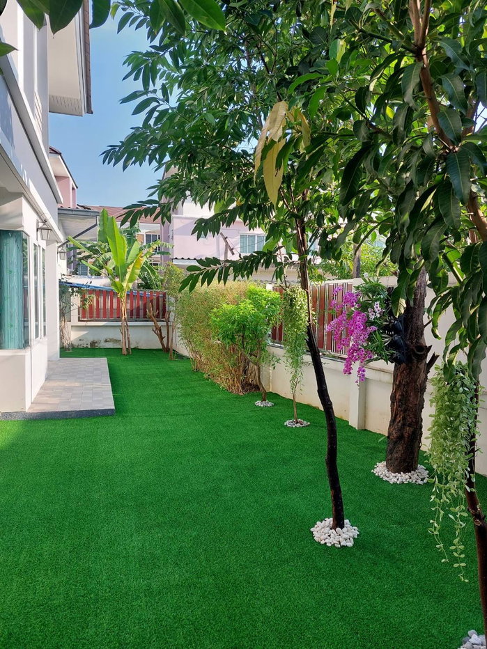 picture Beautiful Custom-Built Detached House for Sale - 12/13