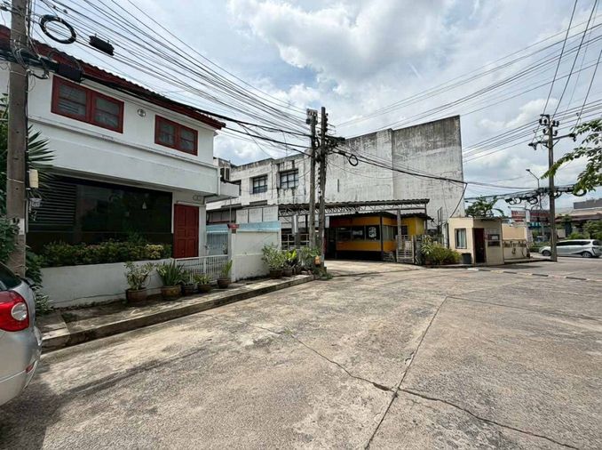 5-bed townhouse for sale, 200 sqm, 38 sq wah, Kretkaew garden 4
