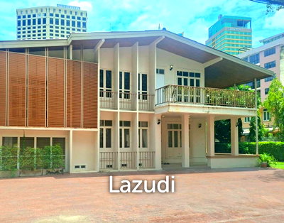 Houses for rent Bangkok : 280 sqm modern 5 bedroom detached house in Khlong Toei Bangkok with garden and parking
