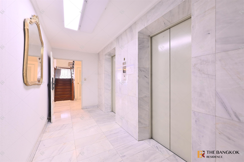 Pleonchit Terrace near BTS Phloen Chit Luxury Condo Ready to Move-in at the Best Location