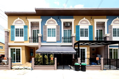 เช่าทาวน์โฮม ปทุมธานี : 🏡 ให้เช่าทาวน์โฮม 2 ชั้น Golden Town ฟิวเจอร์-รังสิต (ซอยรังสิต-นครนายก 15)  ทำเลทองหลังฟิวเจอร์ฯ  สภาพสวยกว้างขวางพร้อมเข้าอยู่! 🌳