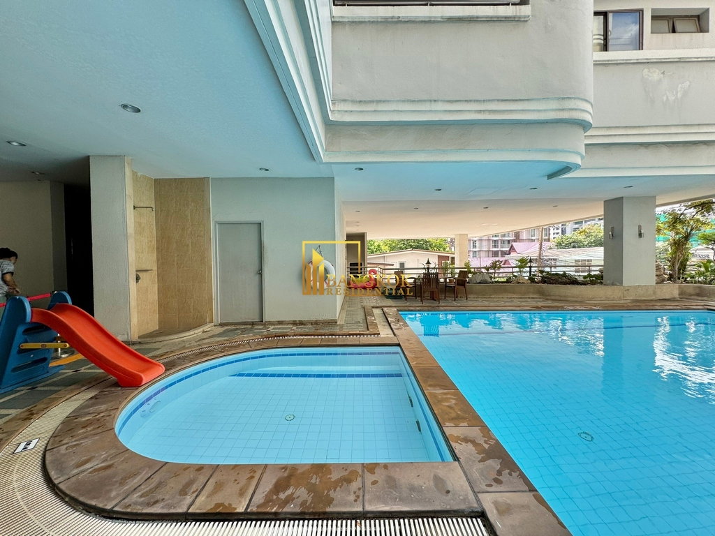 รูป Renovated 3 Bedroom Duplex Apartment in Sukhumvit 31 Area - BR0865AP - รูปที่ 39/48