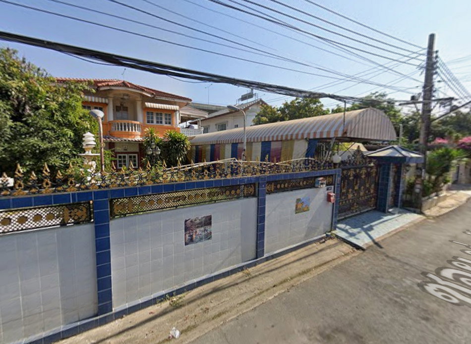 รูป Call : 065-864-4111 ขายที่ดินพร้อมบ้านเดี่ยว 2 หลัง เนื้อที่ 201 ตารางวา ซอยทุ่งมังกร 22 แขวงฉิมพลี เขตตลิ่งชัน ใกล้สถานีรถไฟตลิ่งชัน 900 เมตร - รูปที่ 2/5