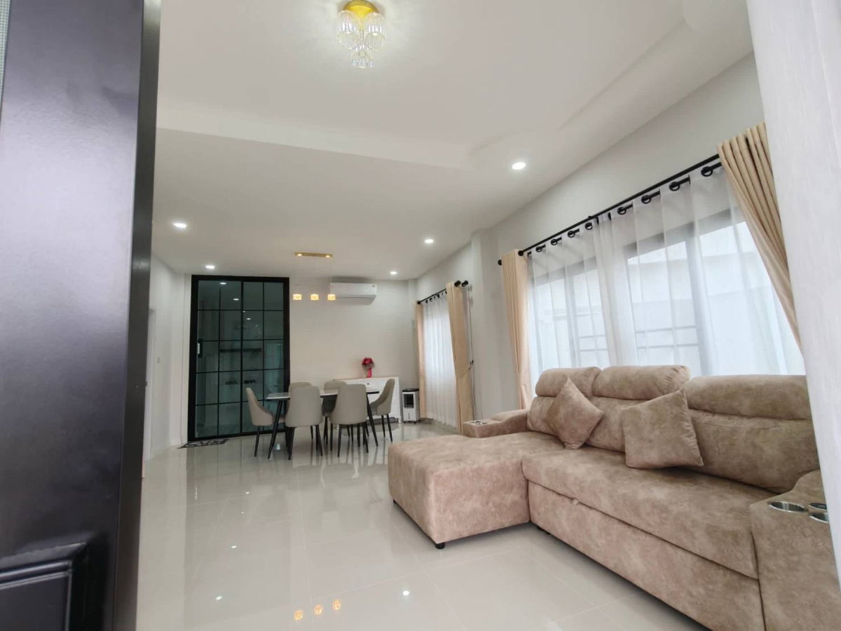 รูป ให้เช่าบ้านเดี่ยว 2 ชั้น ในหมู่บ้านใจแก้วเอราวัณ 31 เฟส 8 อำเภอสารภี-เชียงใหม่ รับสัตว์เลี้ยงขนาดเล็ก (R1396) T.0946511456 - รูปที่ 2/12