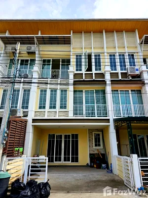 Townhouses for sale Bangkok : 5 Bedroom Townhouse for sale at Golden City Onnut-Pattanakarn  6633189