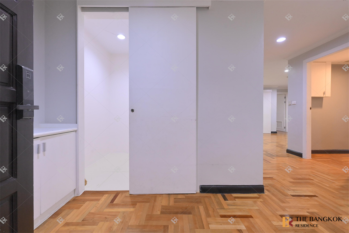 picture Baan Suanpetch near BTS Phrom Phong Hurry, big discount is ending! - 10/10